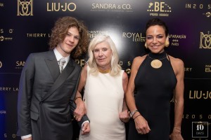 Samuel Kircher, Catherine Breillat et Sandra Sisley - Soirée à la suite Sandra & Co lors du 76ème Festival International du Film de Cannes le 25 mai 2023. © Aurelio Stella