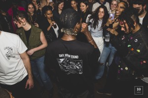 SAFE ROUND SOUND generated by MOUTY0097